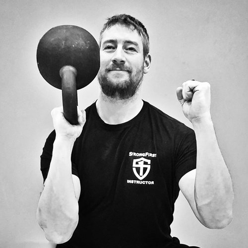 Experiment s kettlebell dnem vzhůru