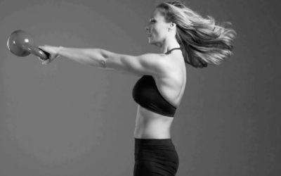 Kettlebell swing sendvič: Vybuduj svaly, zbav se tuku, ušetři čas